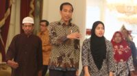 099495200_1552381634-20190312-Jokowi-Terima-Siti-Aisyah-di-Istana-Annga3
