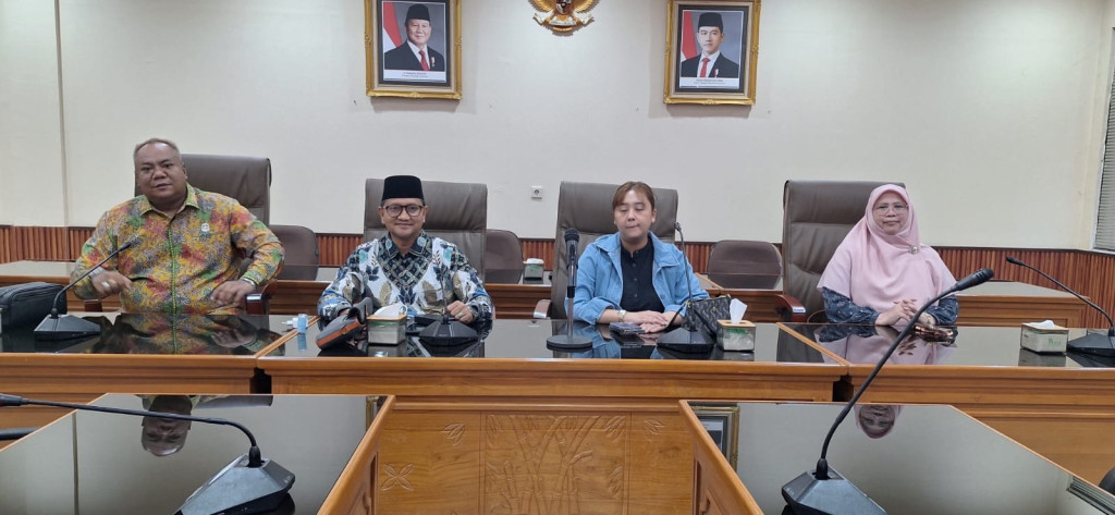 akui-kekecewaan-ketua-komisi-iv-dprd-minta-pegawai-puskesmas-rawa-tembaga-nonjob_13BxBQl7ot